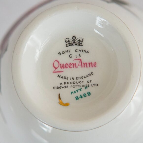 Vintage Queen Anne Bone China Cup and Saucer Pattern No. 8429 Made in En… - Picture 9 of 14